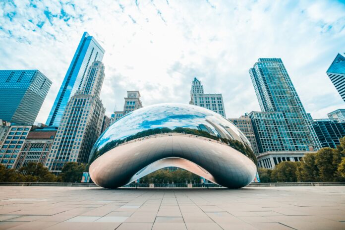 Living and Working in Chicago as a First-Time Visitor 